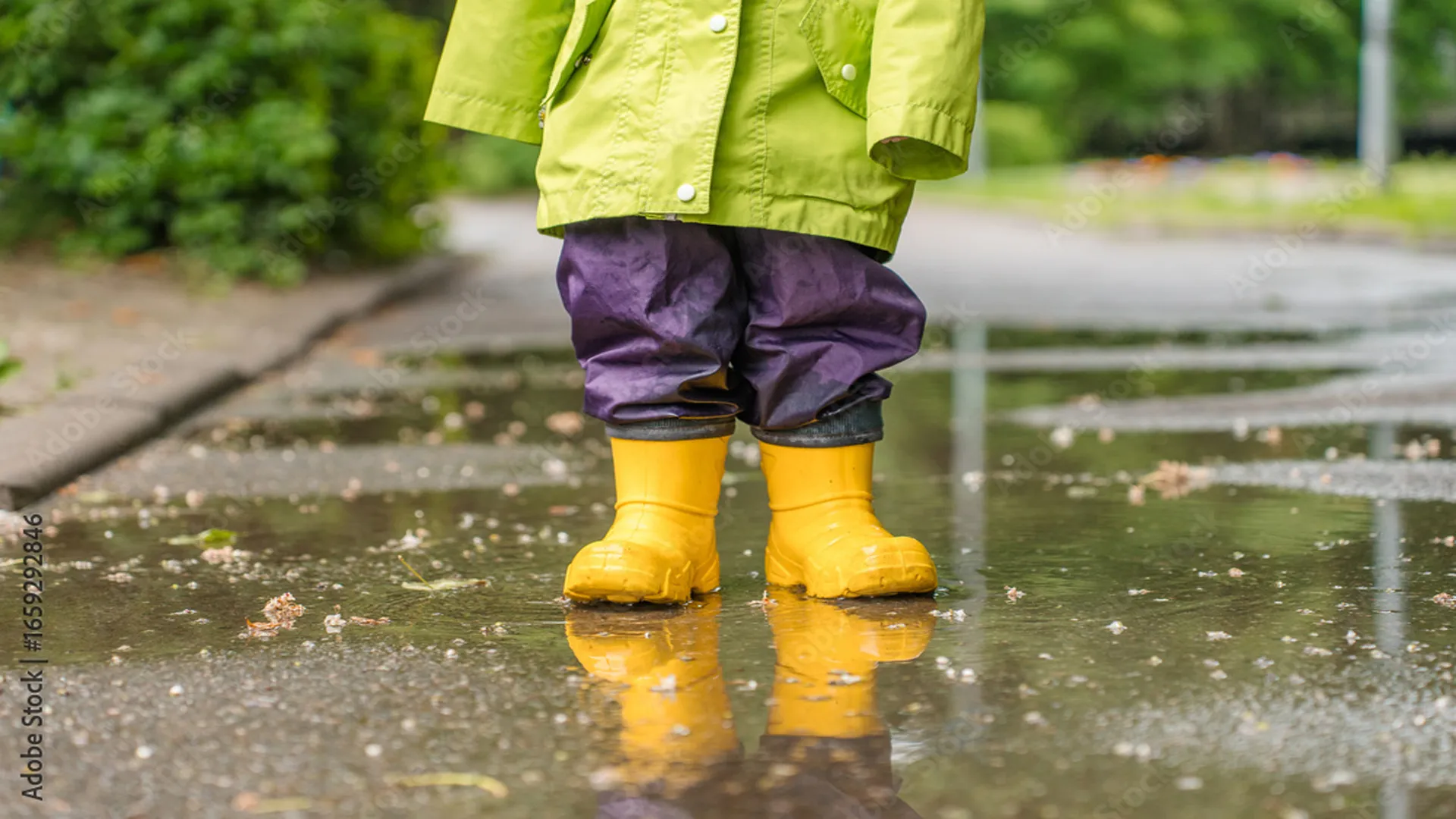 super-cute-rain-coat-and-boots_1920x1080_result.webp